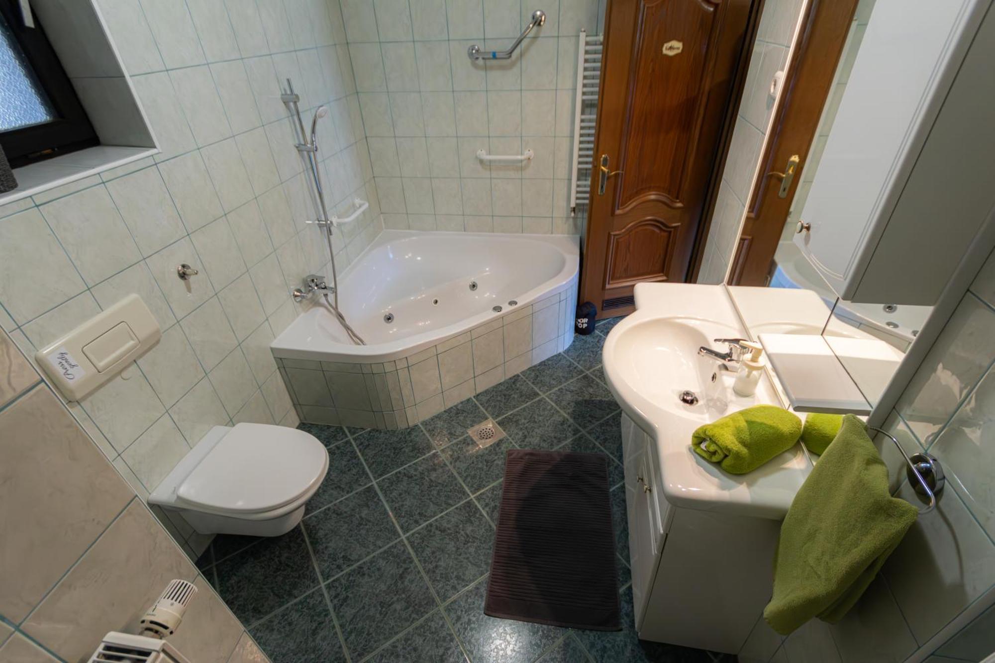 Resort Pod Orehi - Bled - Apartma & Glamping & Savna Kültér fotó