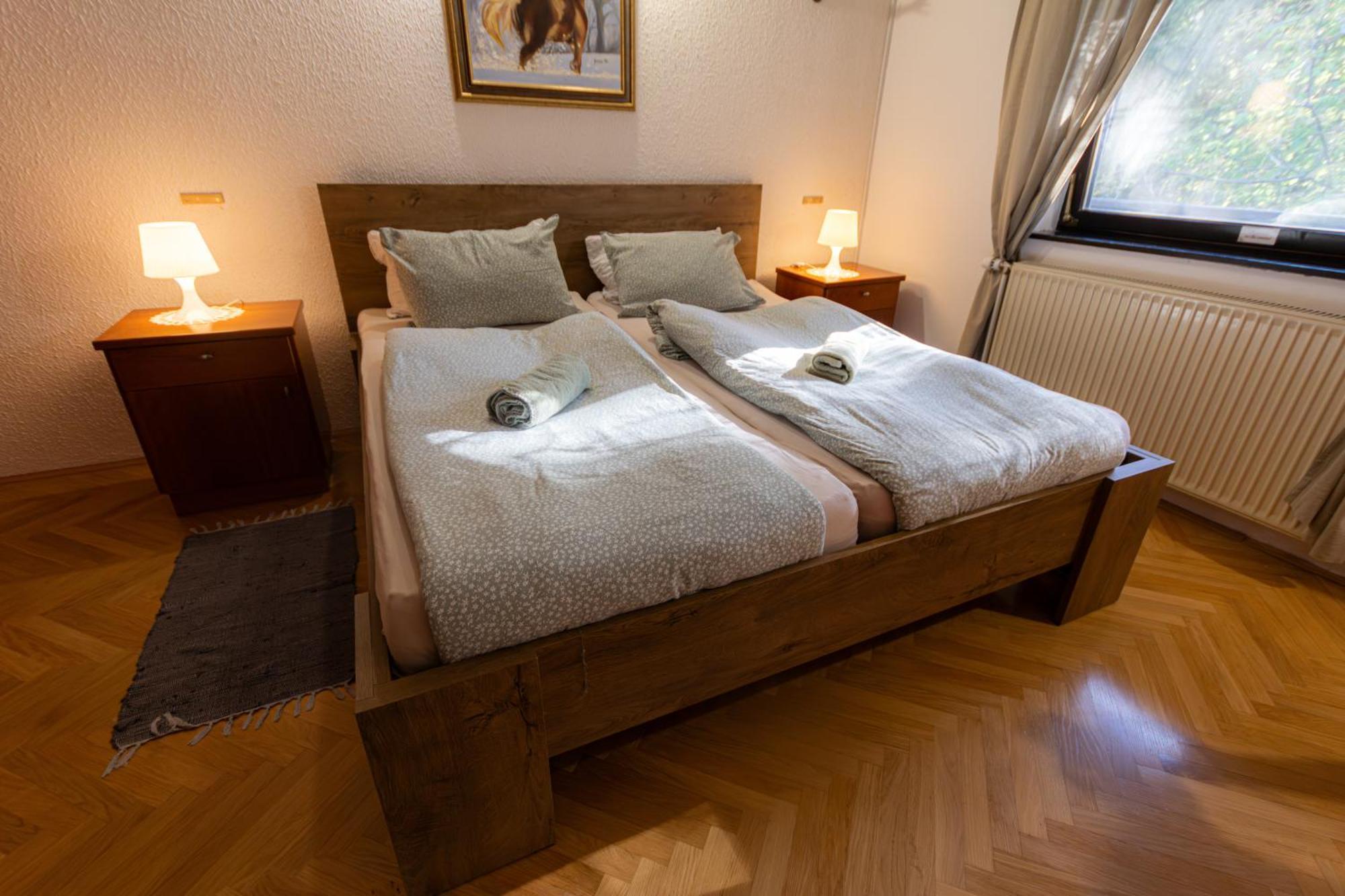 Resort Pod Orehi - Bled - Apartma & Glamping & Savna Szoba fotó