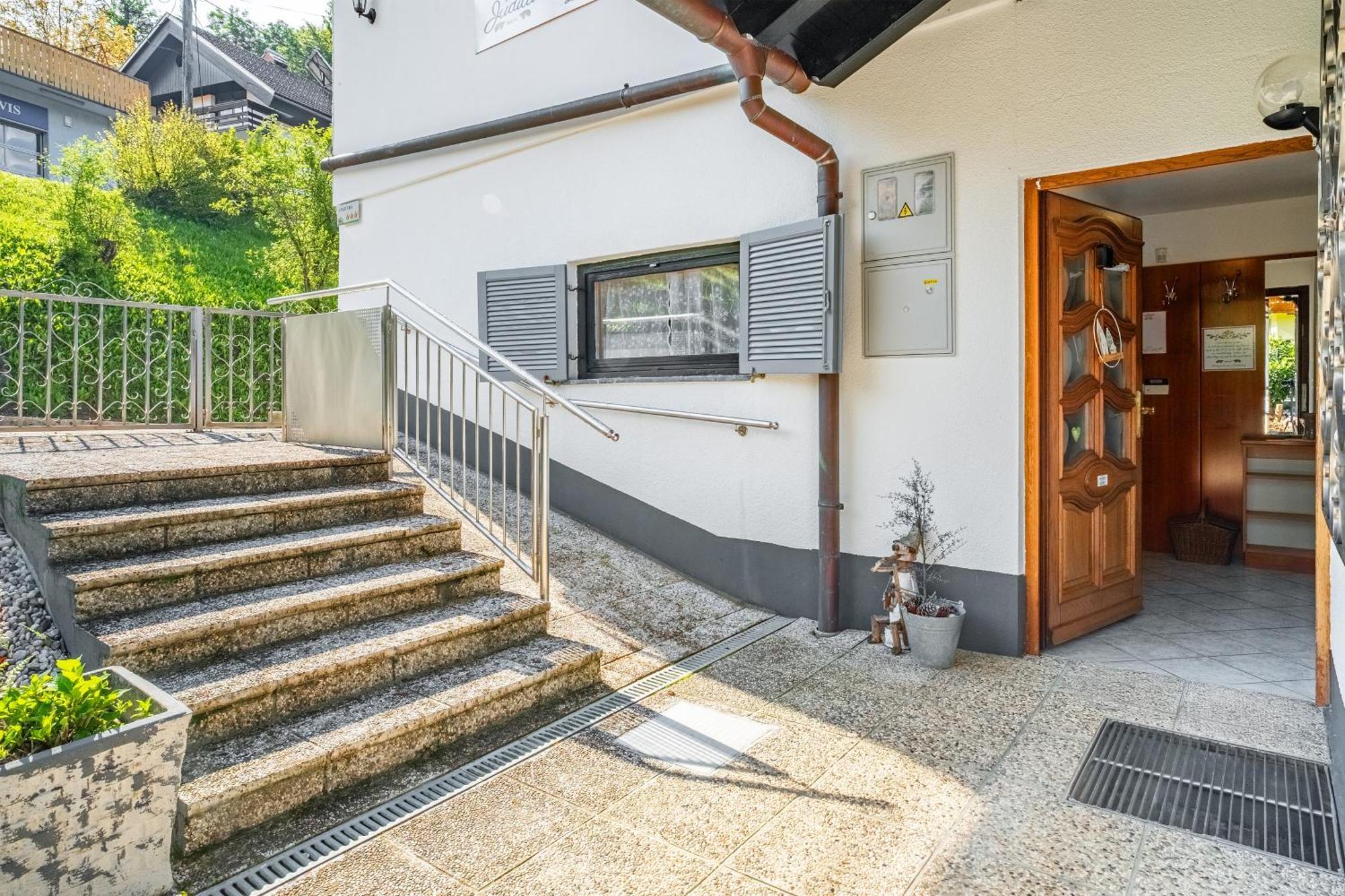 Resort Pod Orehi - Bled - Apartma & Glamping & Savna Szoba fotó